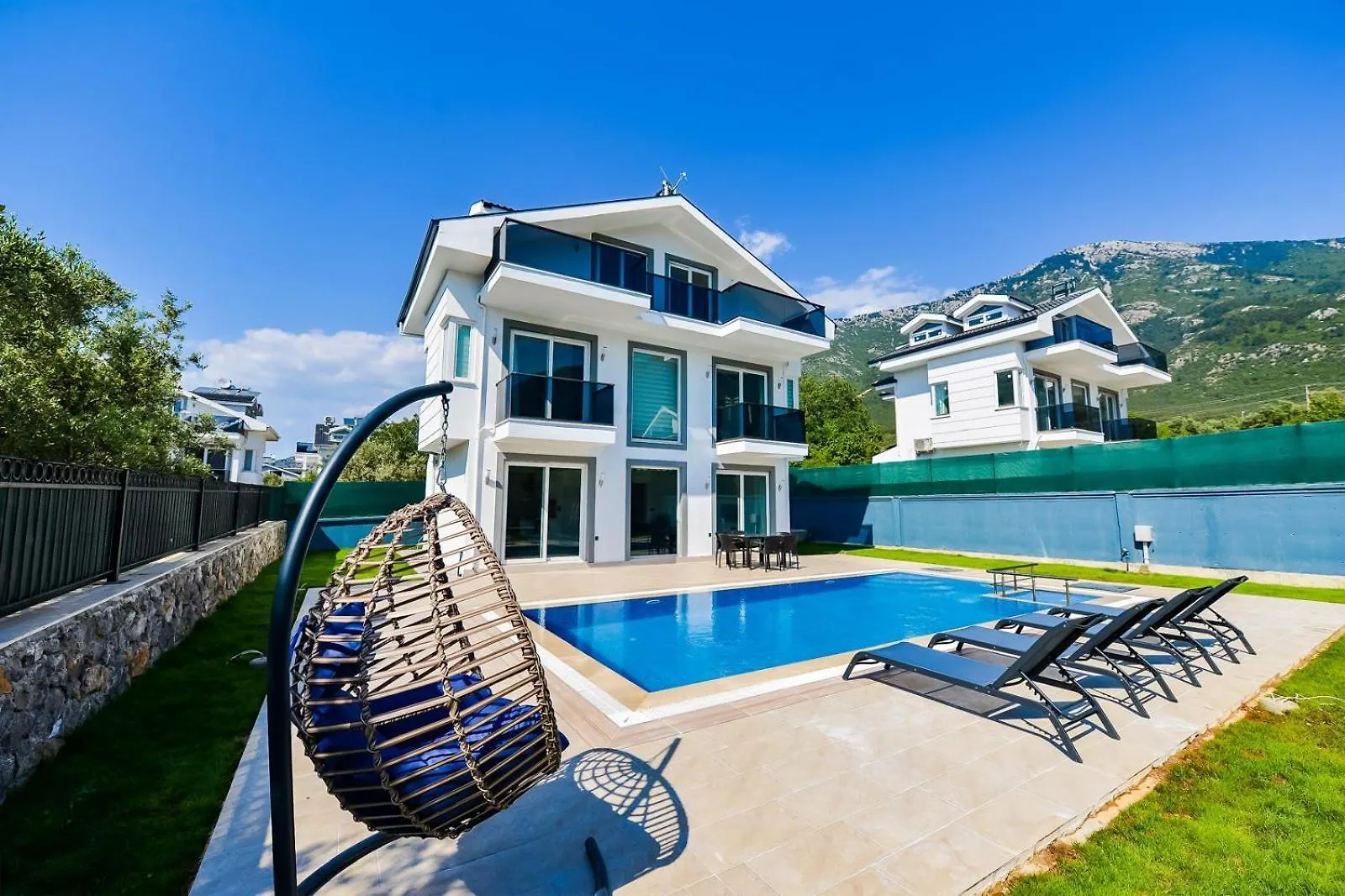 הקונטקטים של Tekeli Villa A